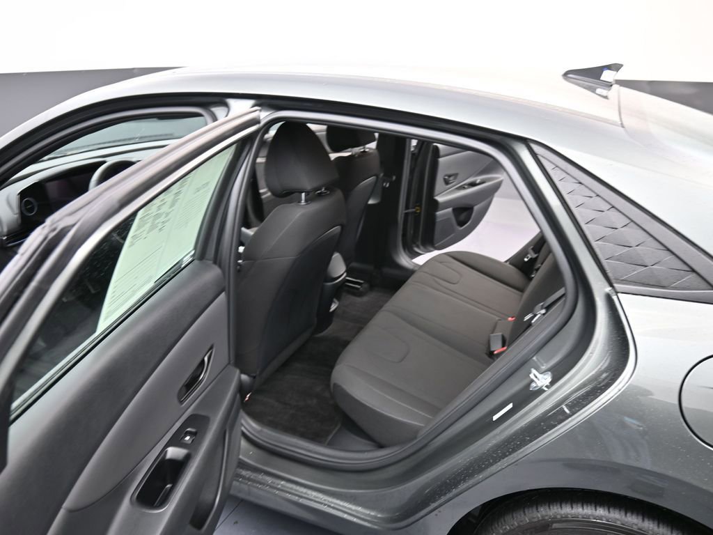 Certified 2025 Hyundai Elantra SEL image 11