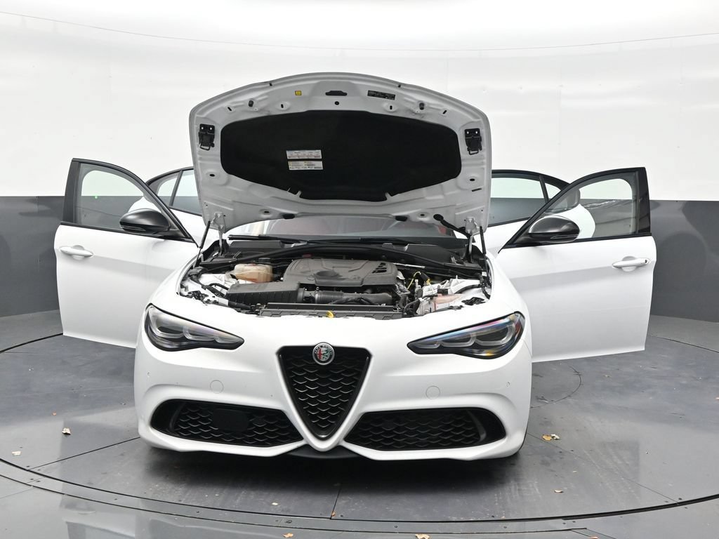 Used 2024 Alfa Romeo Giulia Veloce RWD image 33