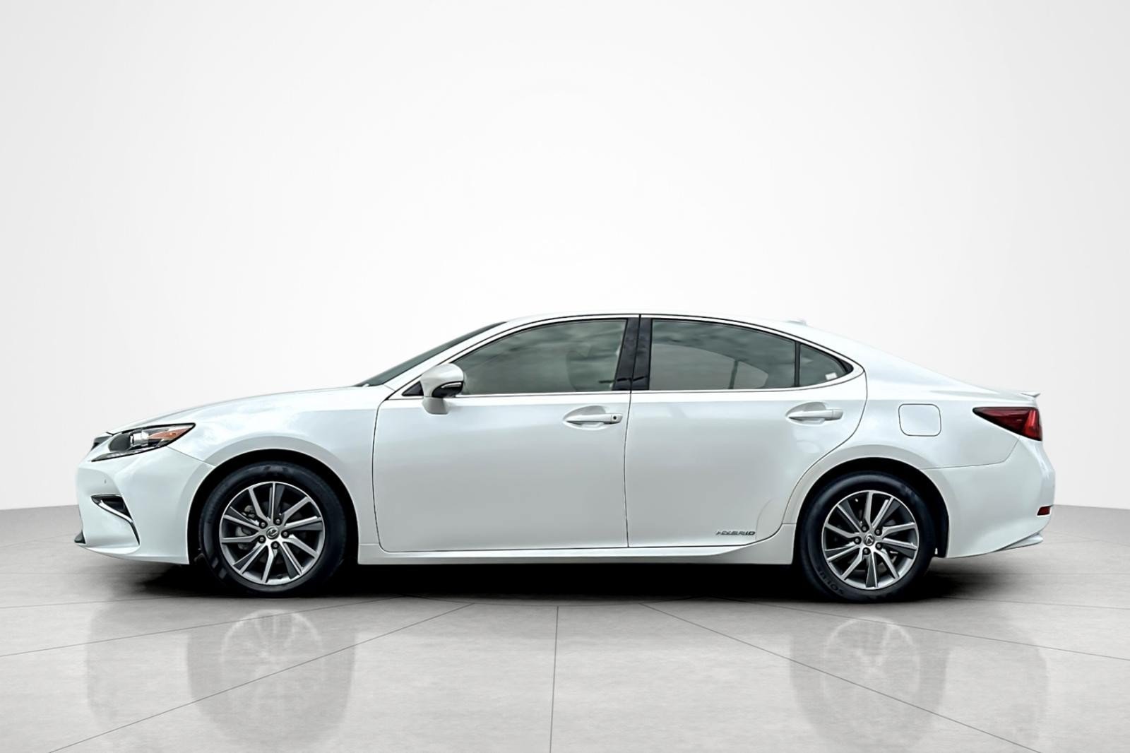 Used 2017 Lexus ES 300h w/ Navigation System Package FWD video 2