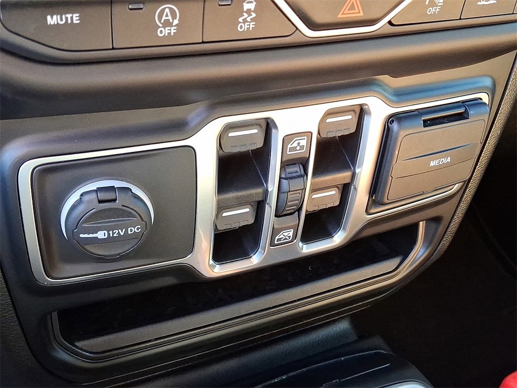 Used 2021 Jeep Wrangler Unlimited Sahara image 25