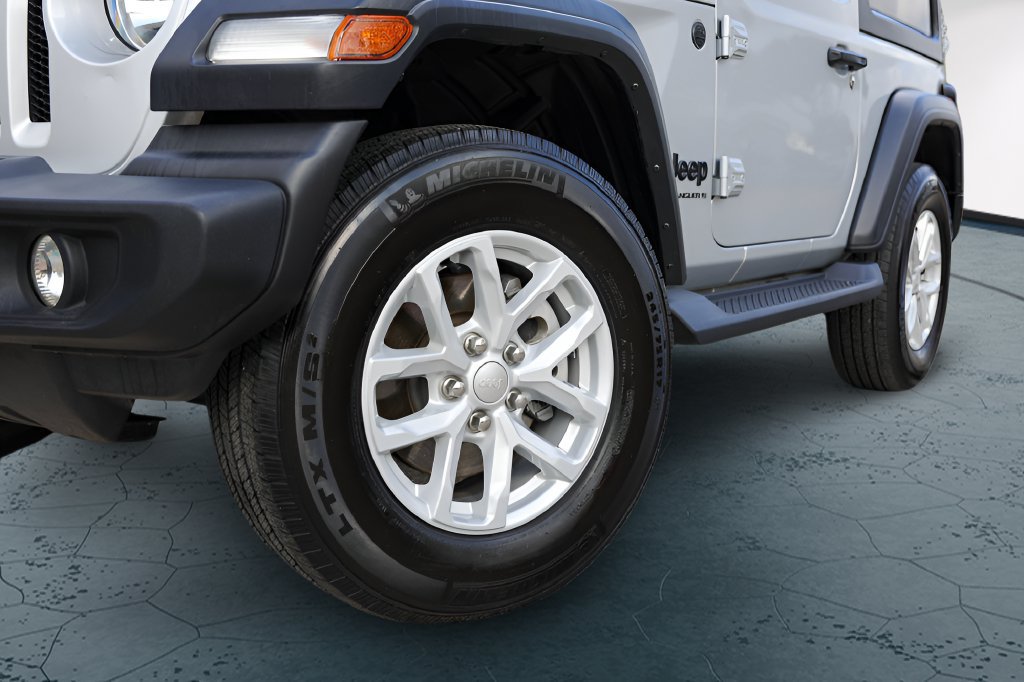 Used 2023 Jeep Wrangler Sport AWD/4WD image 3