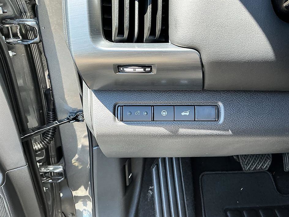 Certified 2025 Nissan Pathfinder SL image 13