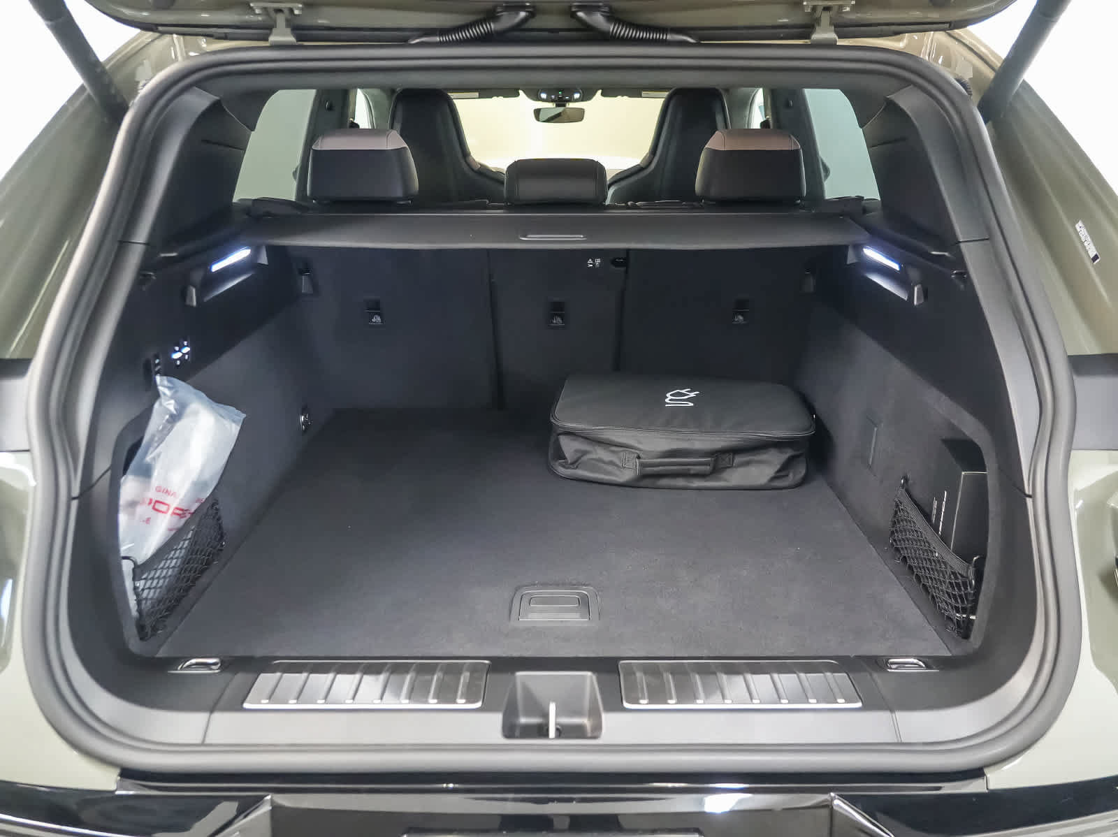 New 2026 Porsche Cayenne Turbo Electric AWD/4WD image 30