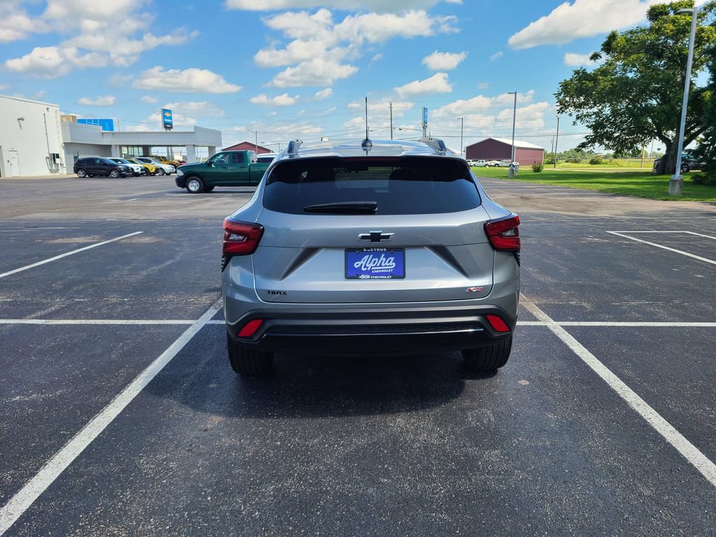 Used 2025 Chevrolet Trax RS FWD image 6
