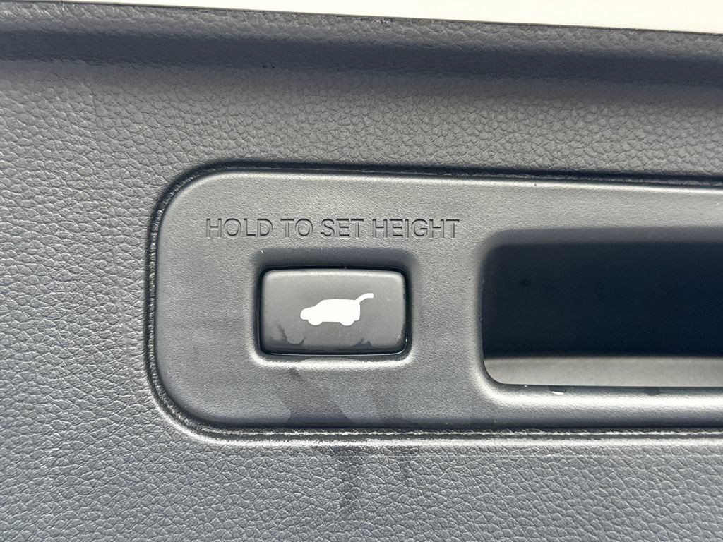 Certified 2025 Honda Pilot Touring image 17