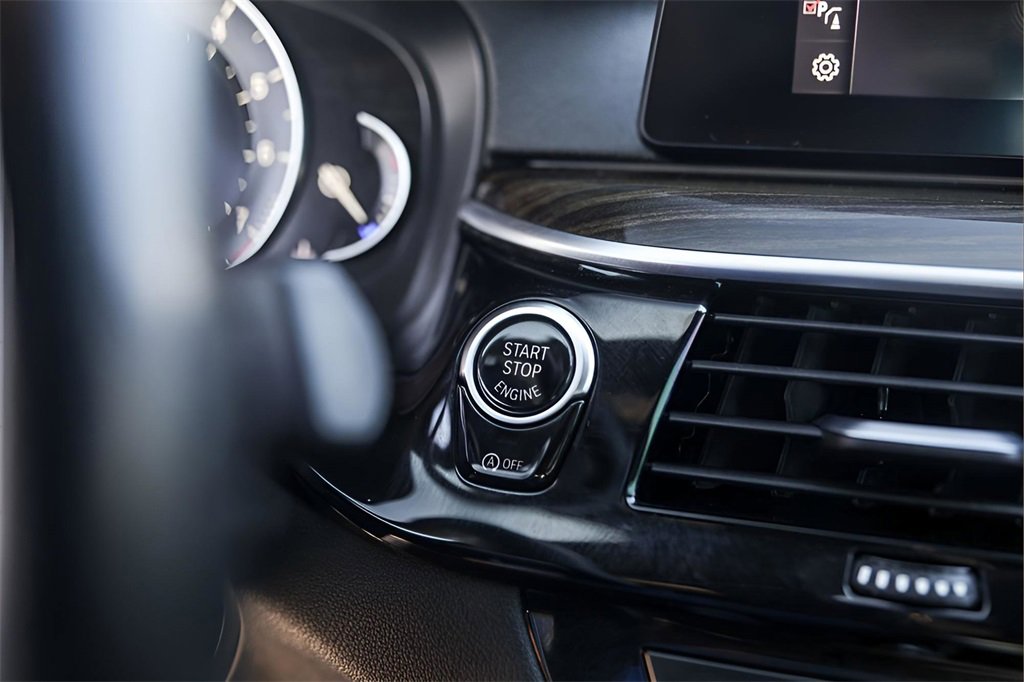 Used 2019 BMW 530i w/ Convenience Package image 18