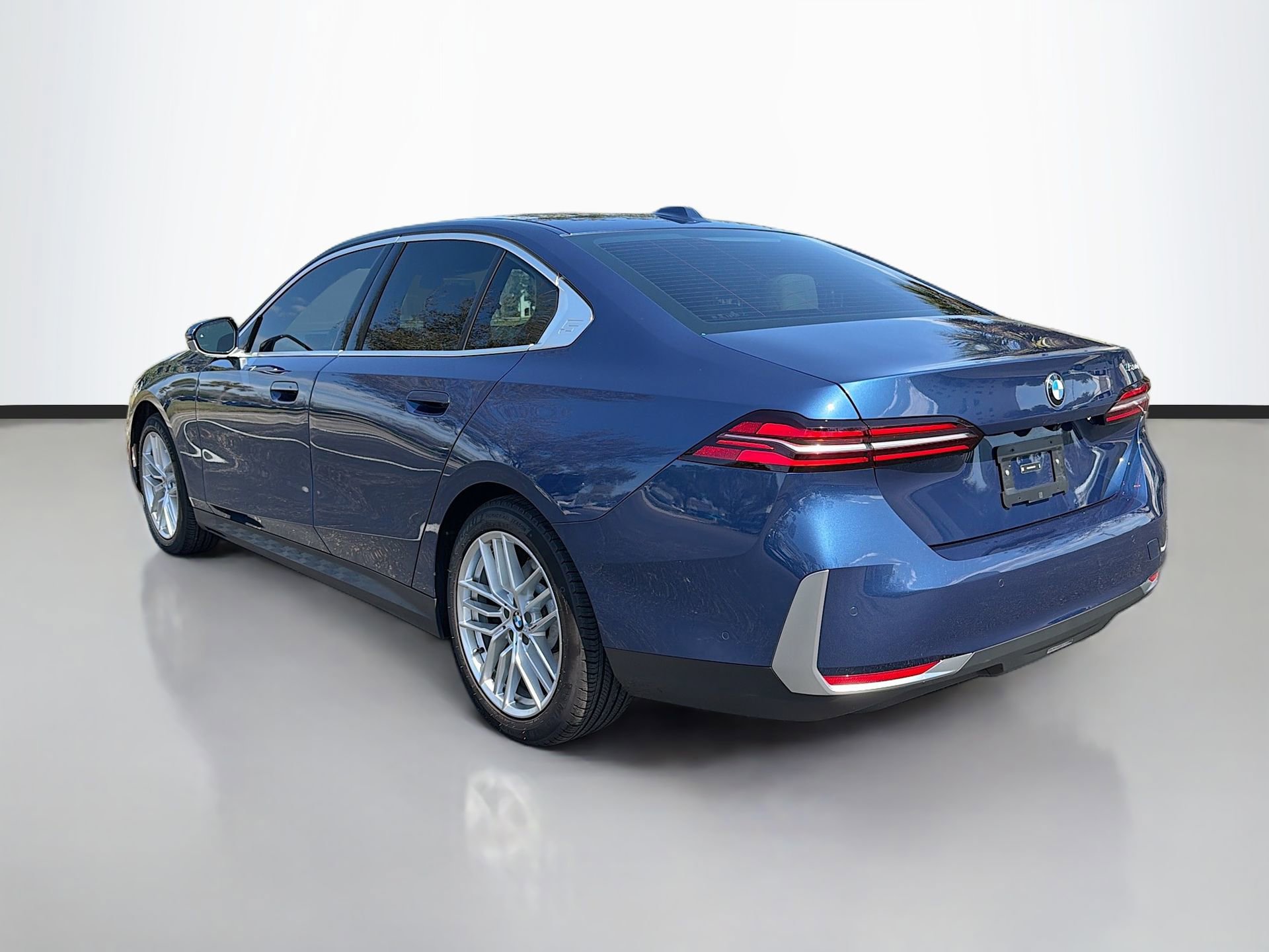 Used 2025 BMW 530i 530i w/ M Sport Package image 6