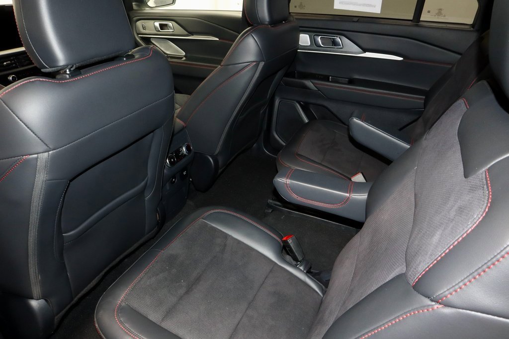 Certified 2025 Ford Explorer ST image 21