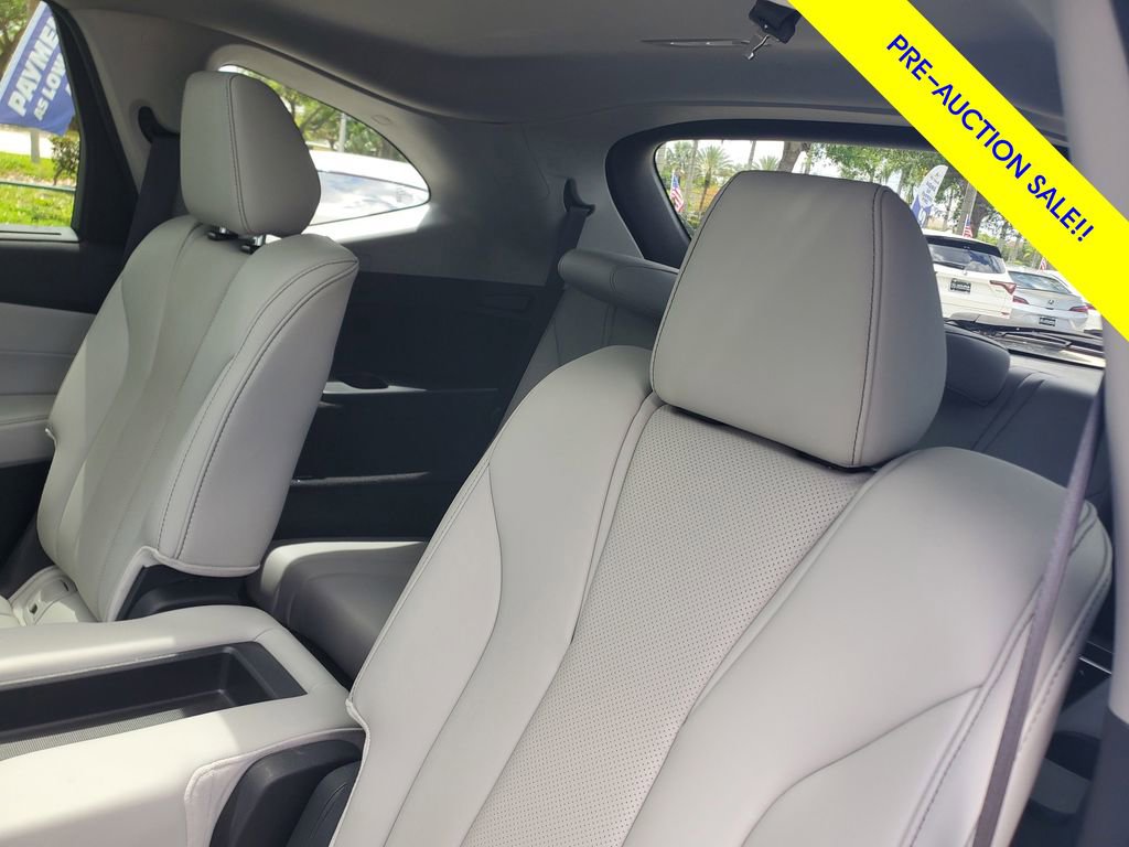Certified 2023 Acura MDX FWD w/ Technology Package image 12