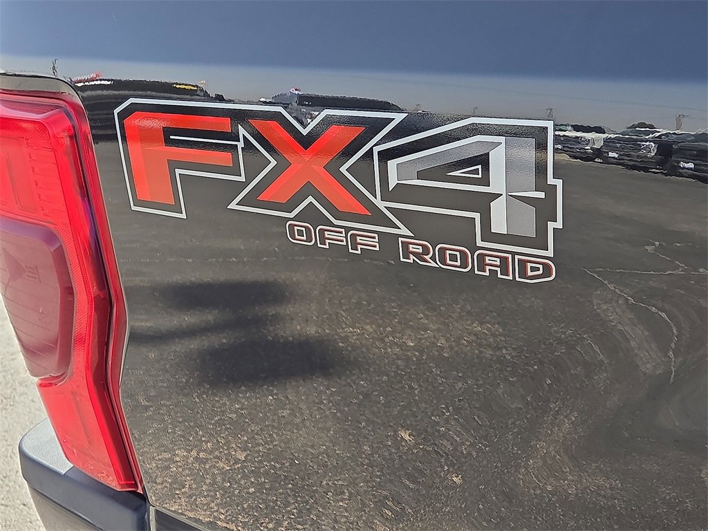 Certified 2021 Ford F250 Platinum w/ FX4 Off-Road Package image 17