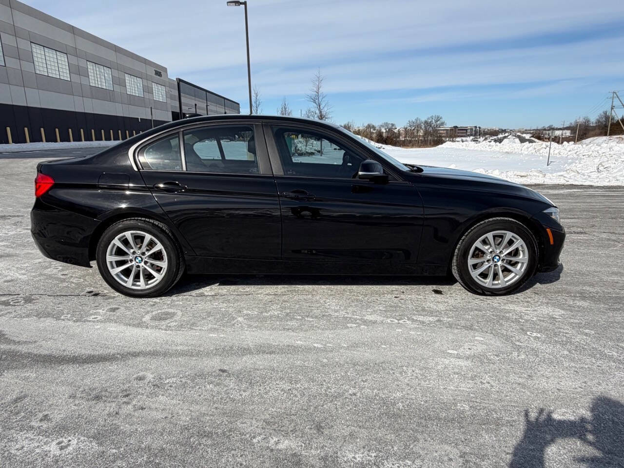 Used 2018 BMW 320i xDrive Sedan image 2