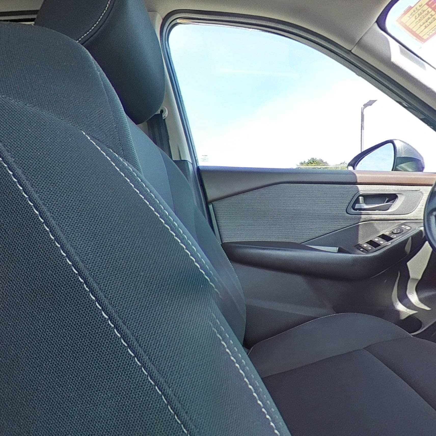 Used 2023 Nissan Rogue S AWD/4WD image 32