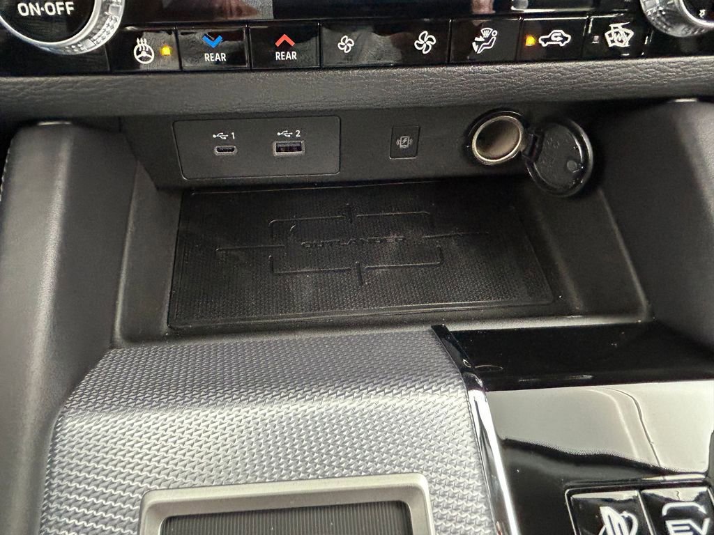 New 2025 Mitsubishi Outlander SEL image 32