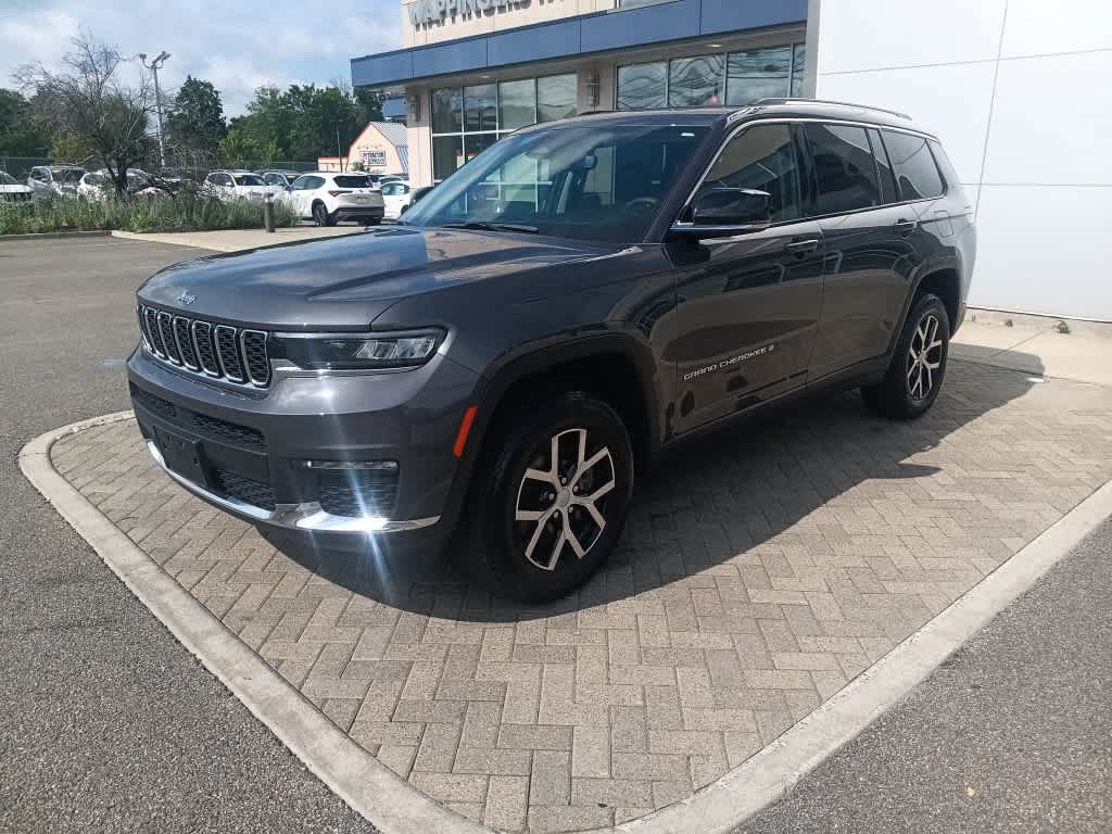 Used 2023 Jeep Grand Cherokee L Limited AWD/4WD image 2