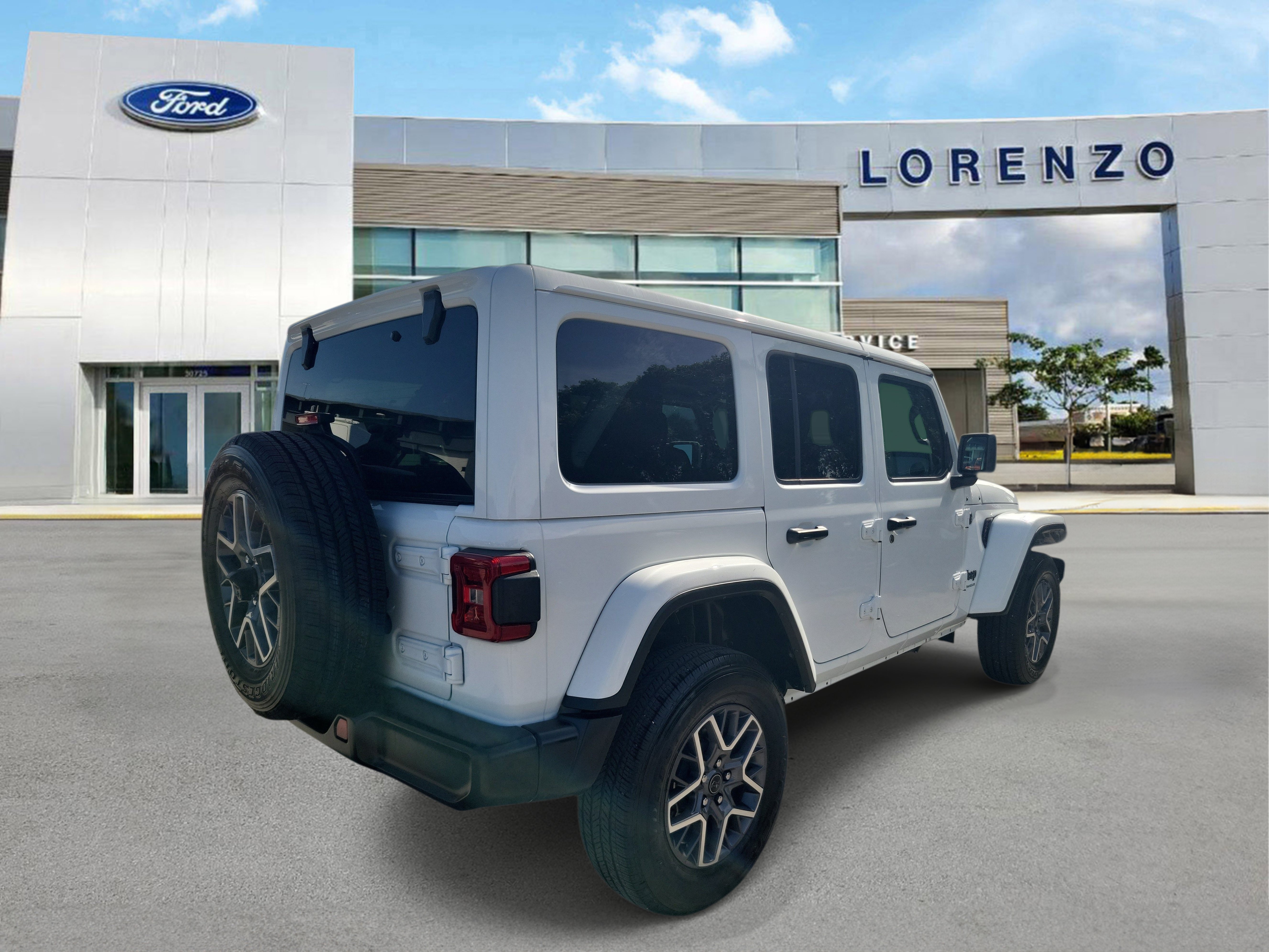 Used 2025 Jeep Wrangler Unlimited Sahara AWD/4WD image 5