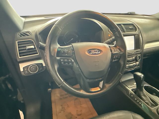 Used 2016 Ford Explorer XLT w/ Equipment Group 202A image 9