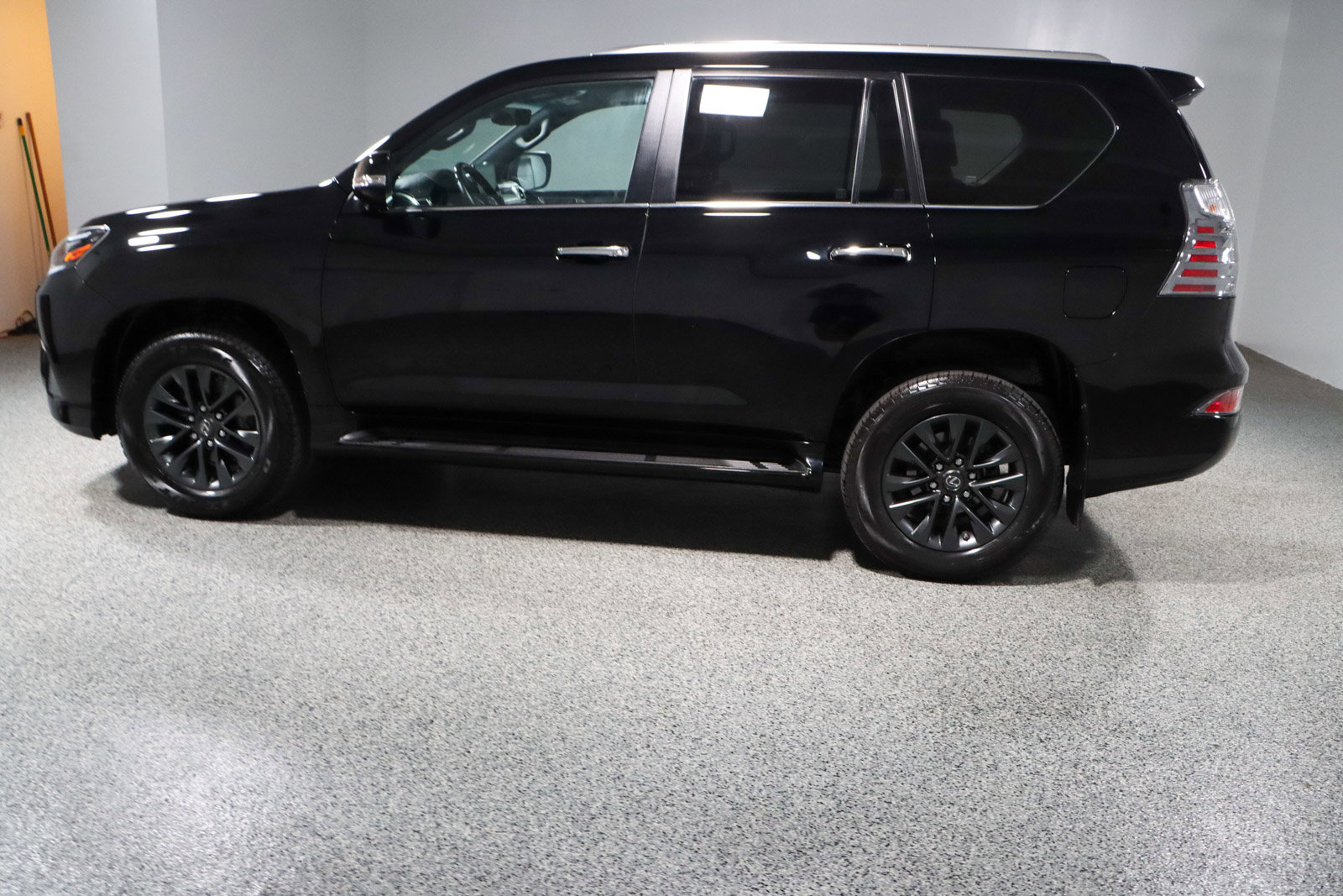 Used 2023 Lexus GX 460 Premium w/ Premium Package image 10