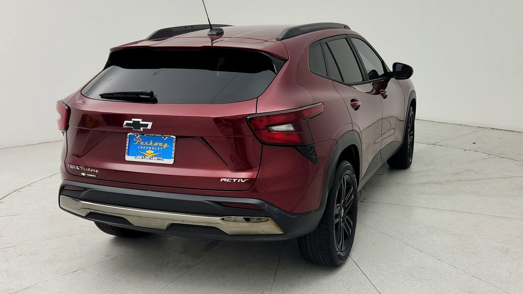 Used 2024 Chevrolet Trax ACTIV w/ Sunroof Package image 7