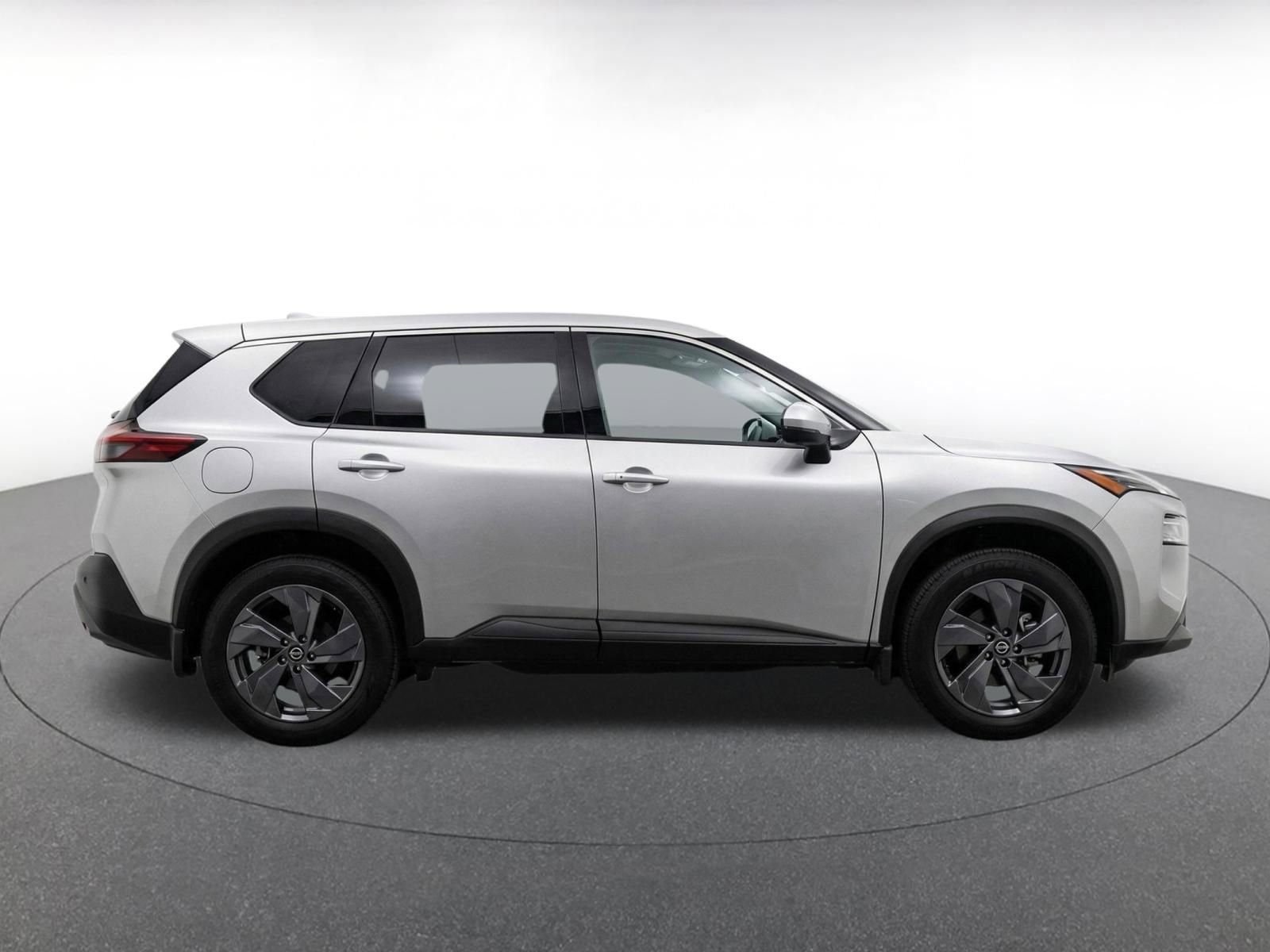 Used 2025 Nissan Rogue SV FWD image 10
