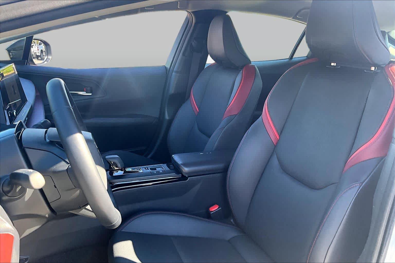 Used 2024 Toyota Prius Prime FWD image 7