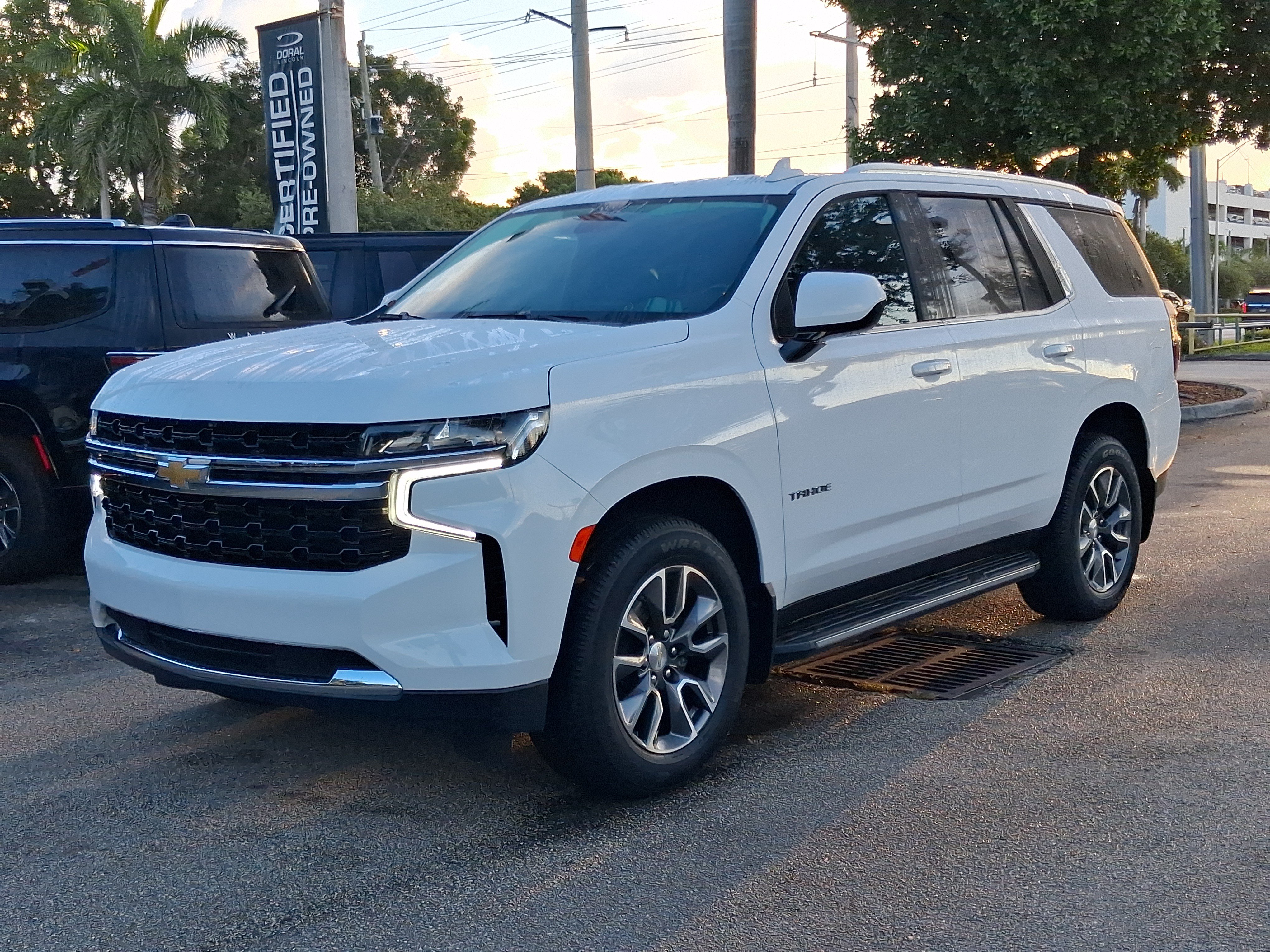 Used 2021 Chevrolet Tahoe LS RWD image 2