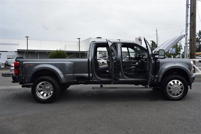 Used 2025 Ford F450 Platinum w/ FX4 Off-Road Package image 40