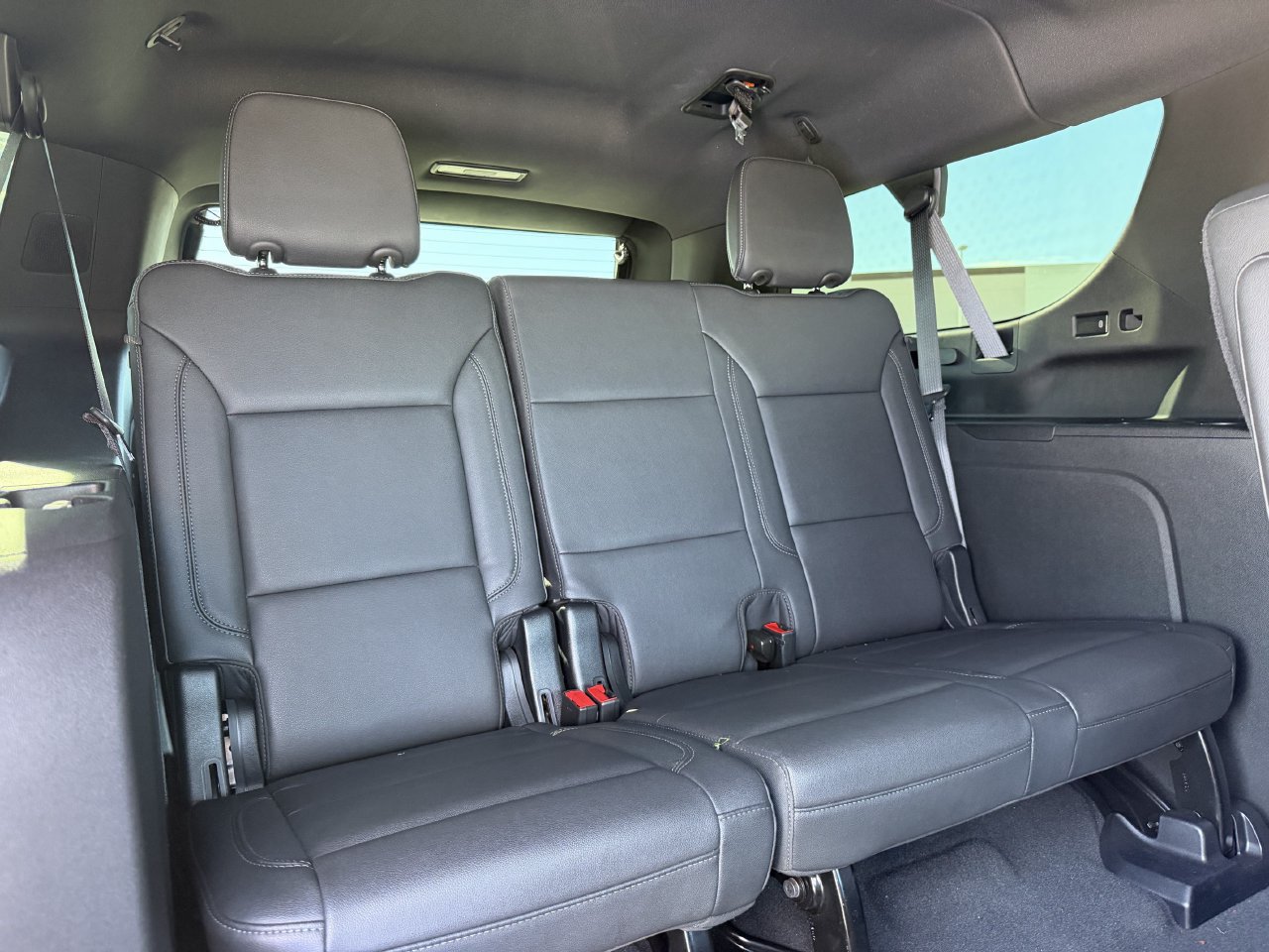 Used 2024 Chevrolet Suburban Z71 w/ Z71 Off-Road Package AWD/4WD image 31