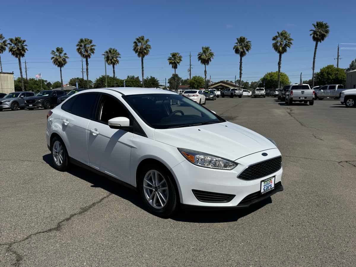Used 2017 Ford Focus SE FWD image 2