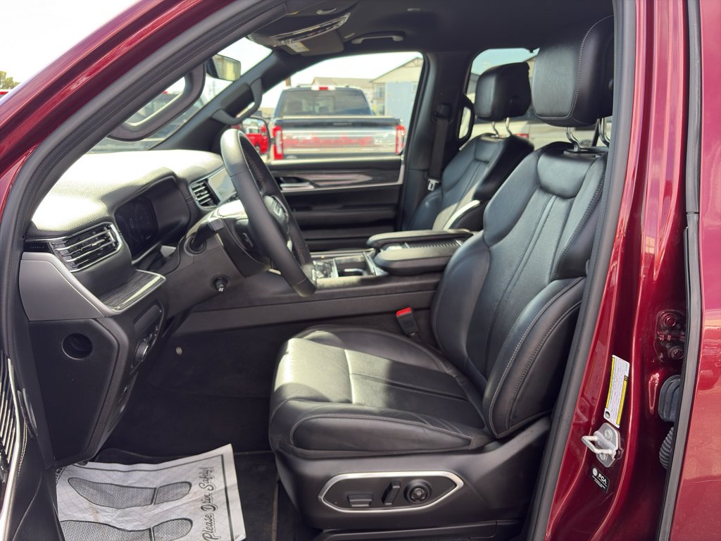 Used 2022 Jeep Wagoneer Series II w/ Convenience Group I AWD/4WD image 18