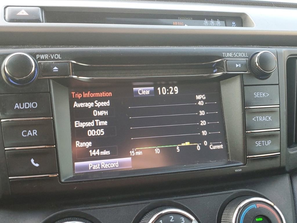 Used 2018 Toyota RAV4 LE image 18