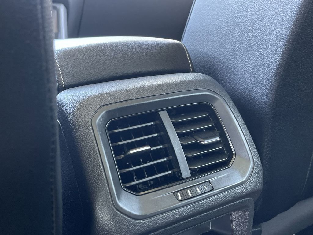 Used 2021 Volkswagen Tiguan SE w/ Panoramic Sunroof Package image 21