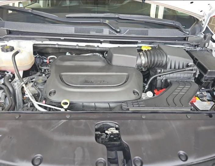 Used 2024 Chrysler Pacifica Touring-L FWD image 5