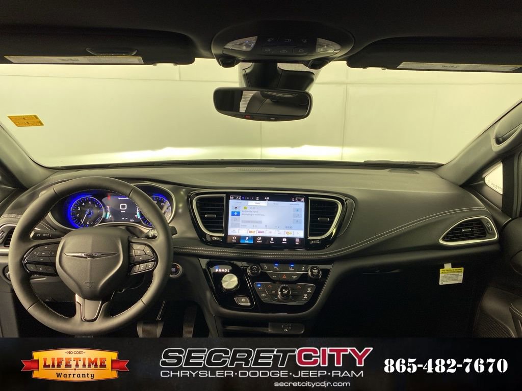 New 2026 Chrysler Pacifica Select w/ S Appearance Package image 31