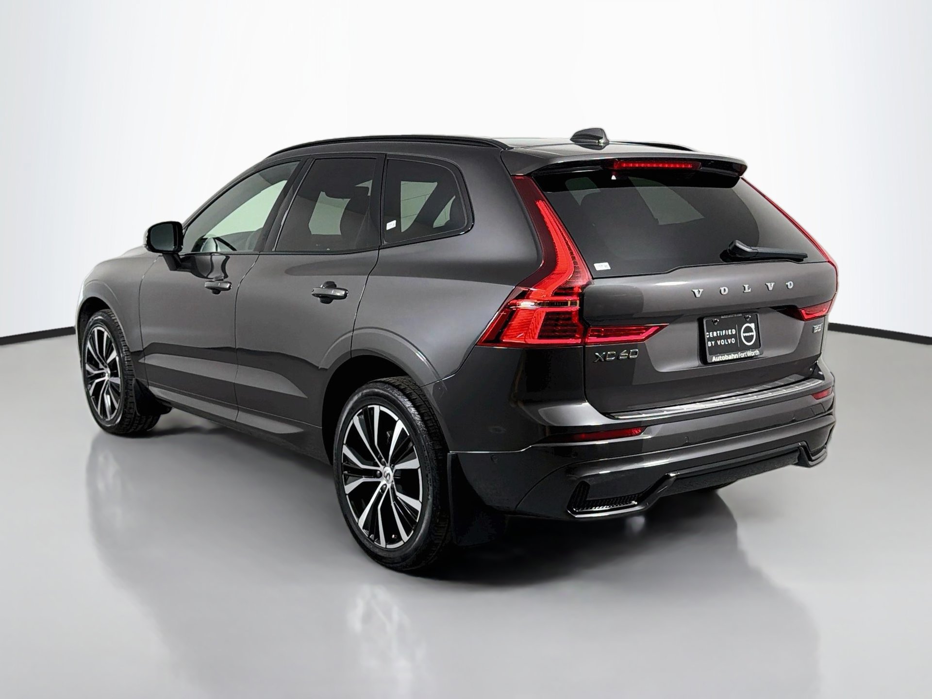 Certified 2024 Volvo XC60 B5 Plus w/ Protection Package Premier AWD/4WD image 8