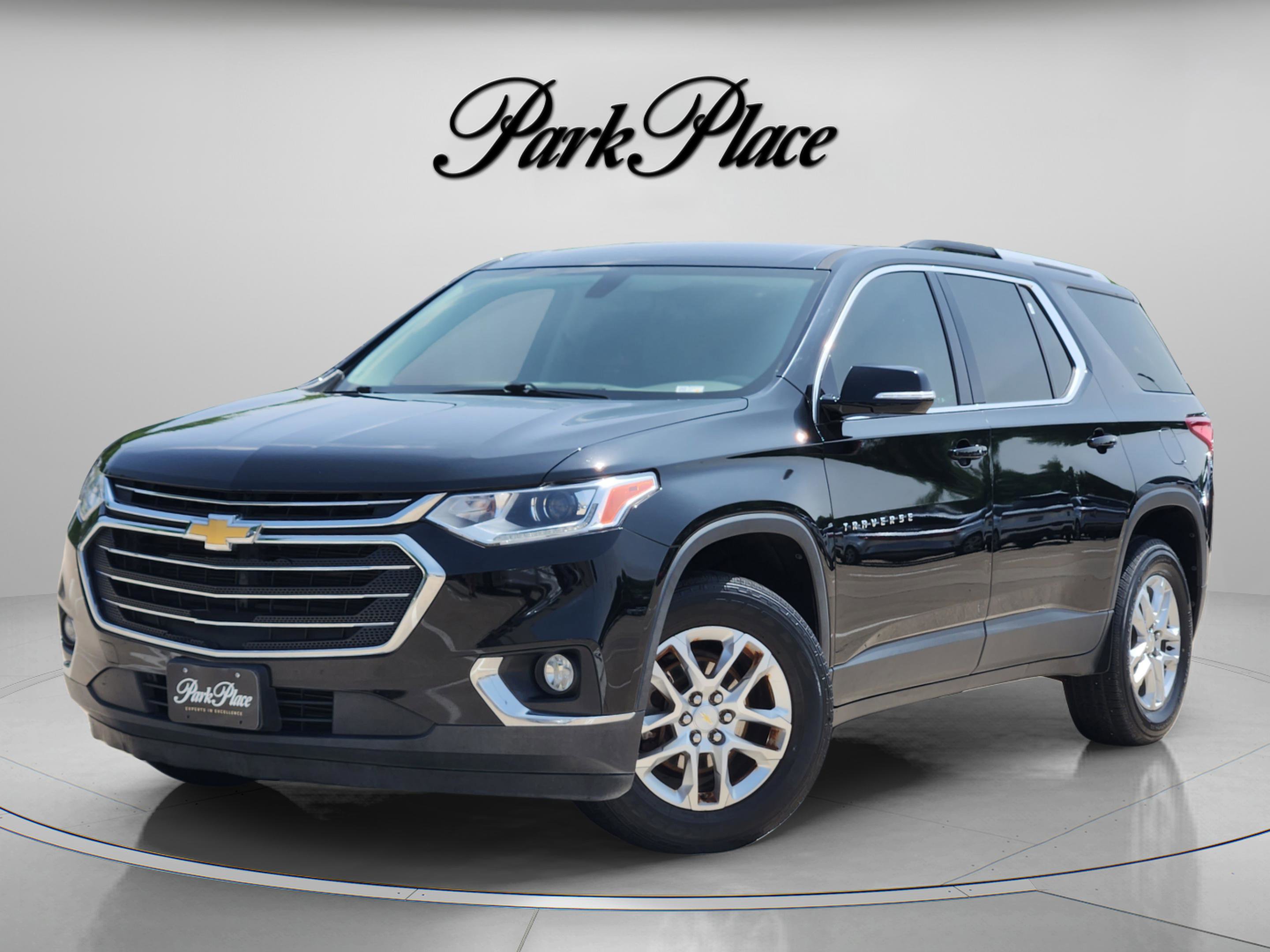 Used 2018 Chevrolet Traverse LT FWD image 1