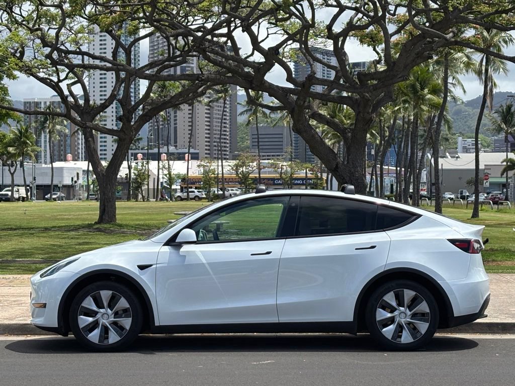 Used 2023 Tesla Model Y Long Range AWD/4WD image 2