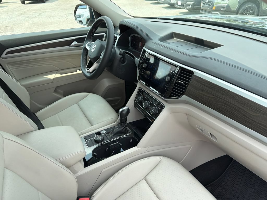 Used 2022 Volkswagen Atlas SE w/ Black Wheel Package AWD/4WD image 22