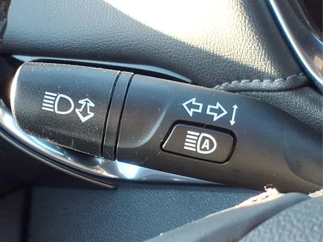 Used 2023 Chevrolet Traverse LT FWD image 28