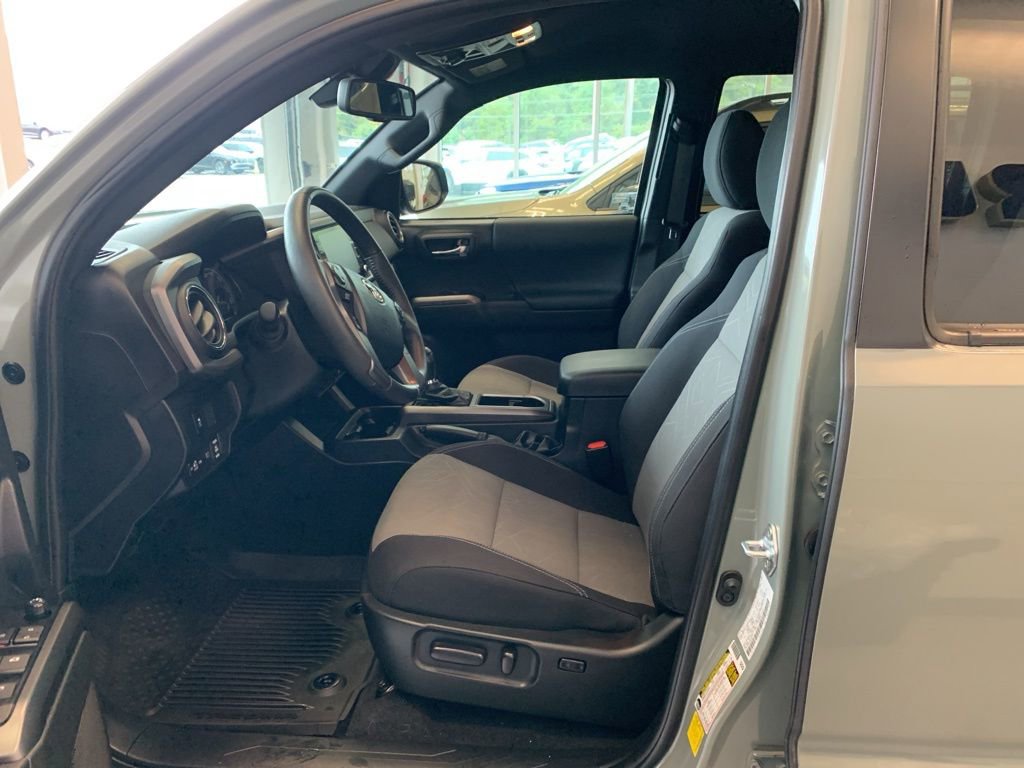 Used 2023 Toyota Tacoma TRD Off-Road image 3