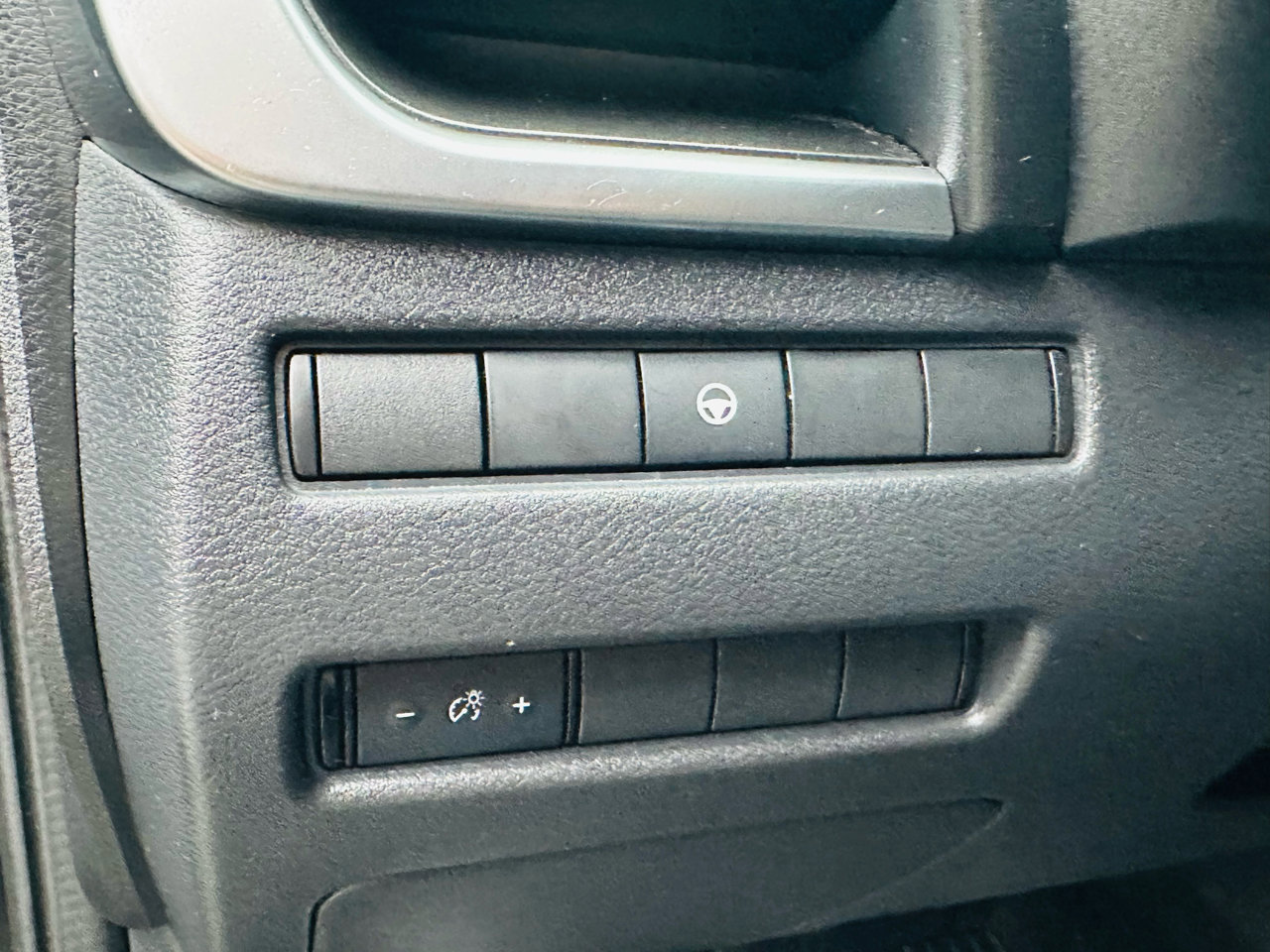 Used 2021 Nissan Rogue SV image 15