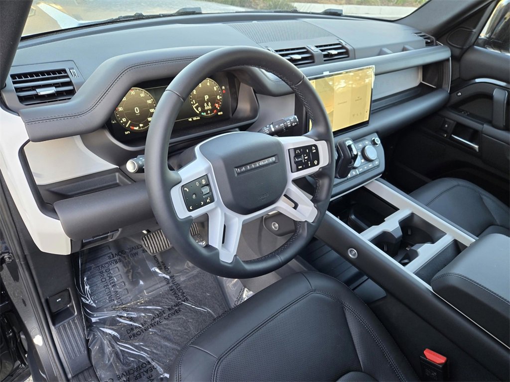 New 2025 Land Rover Defender 130 X-Dynamic SE image 11