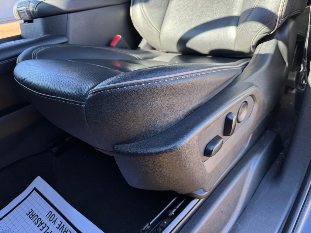 Used 2023 GMC Yukon SLT image 31