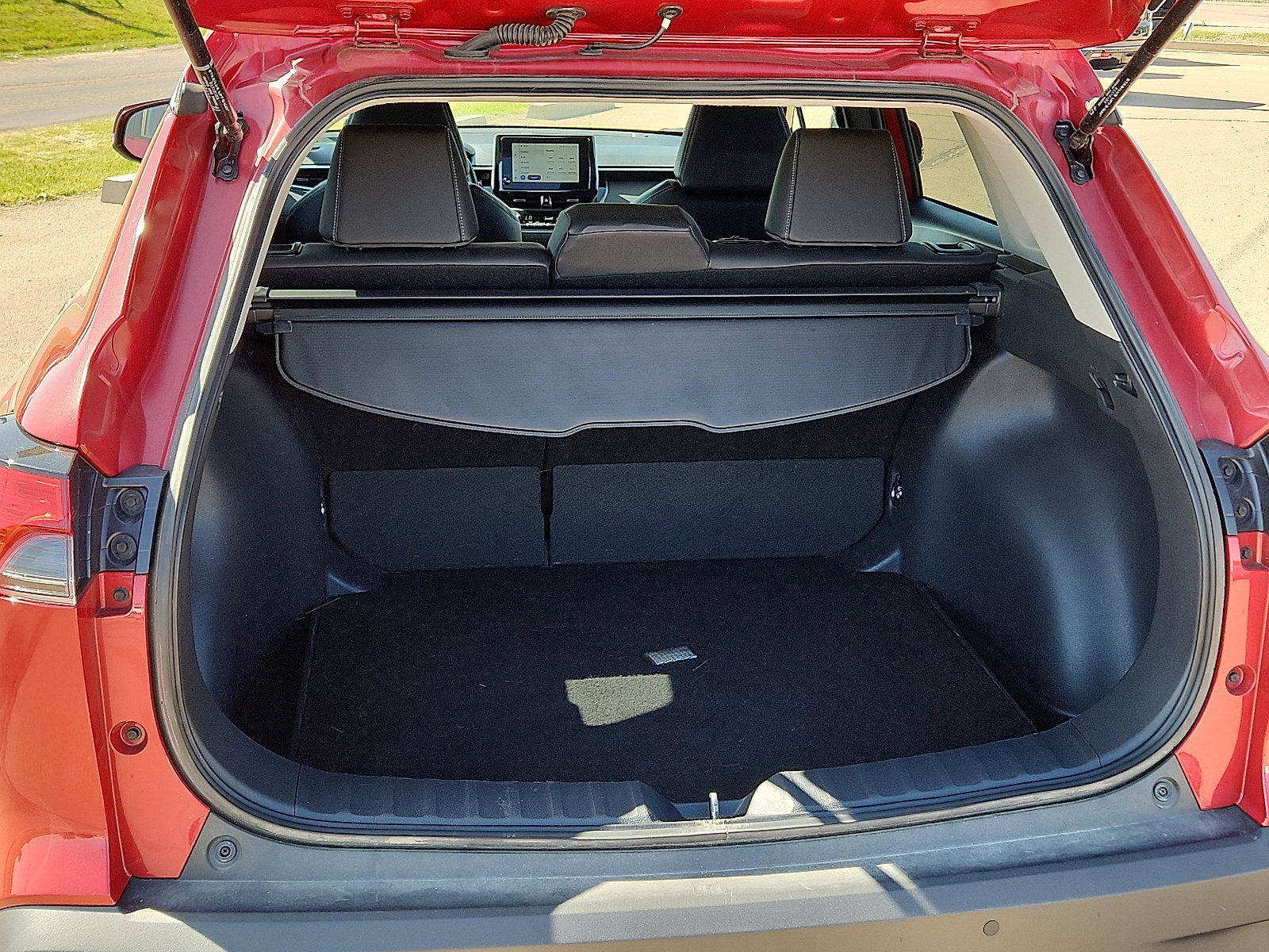 Used 2024 Toyota Corolla Cross XLE image 8