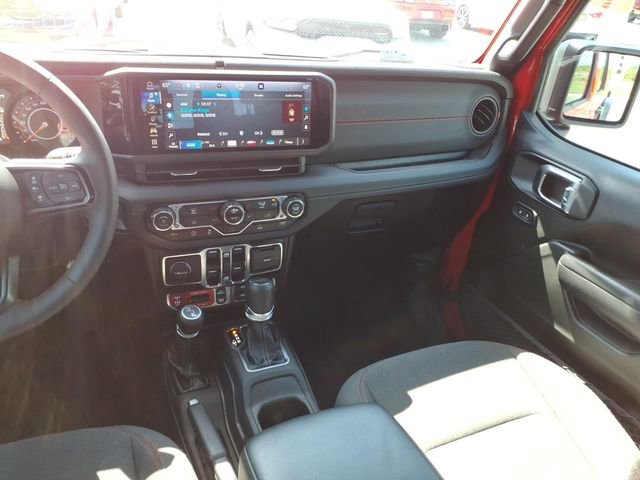 Used 2024 Jeep Gladiator Rubicon AWD/4WD image 19