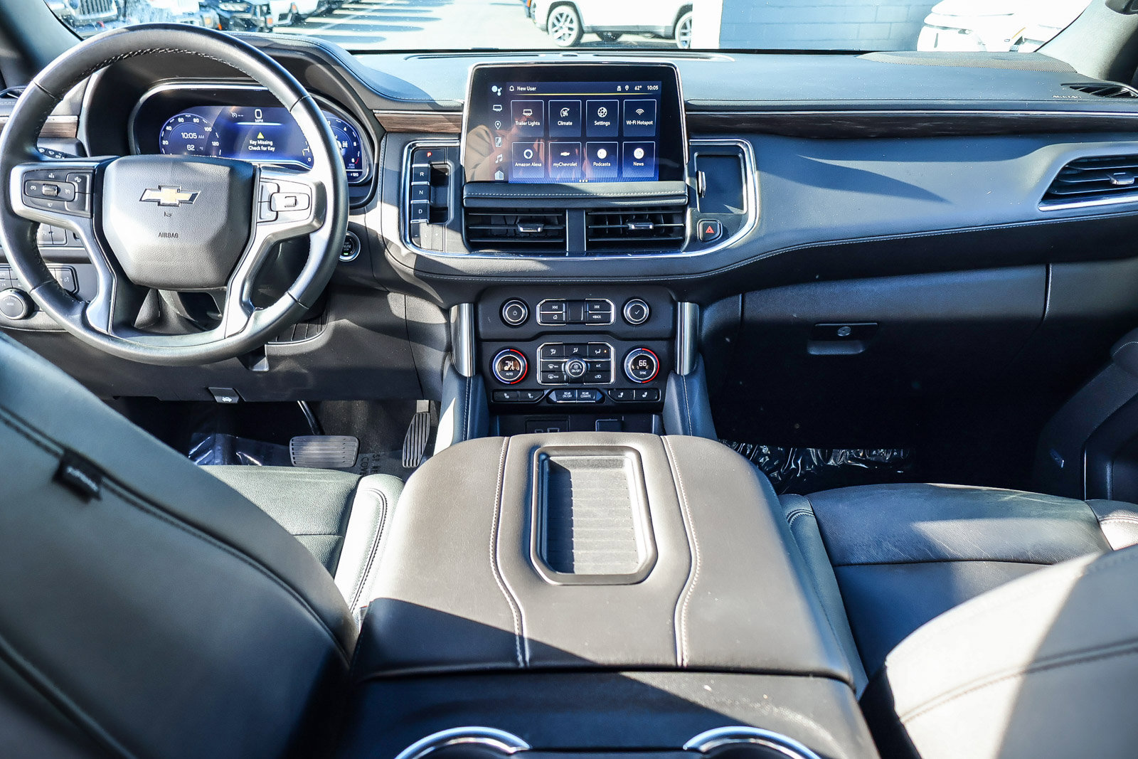 Used 2024 Chevrolet Suburban LT image 8