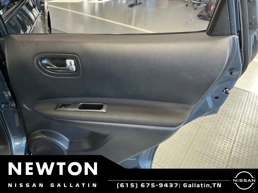 Used 2015 Nissan Rogue S FWD image 31