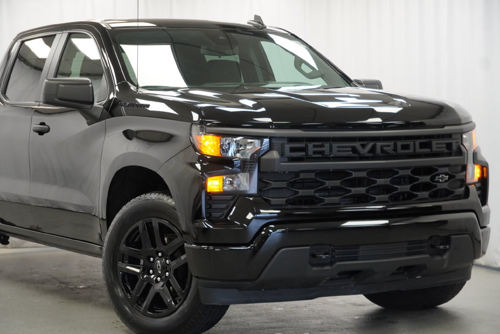 Used 2023 Chevrolet Silverado 1500 Custom w/ LPO, Dark Essentials Package AWD/4WD image 6
