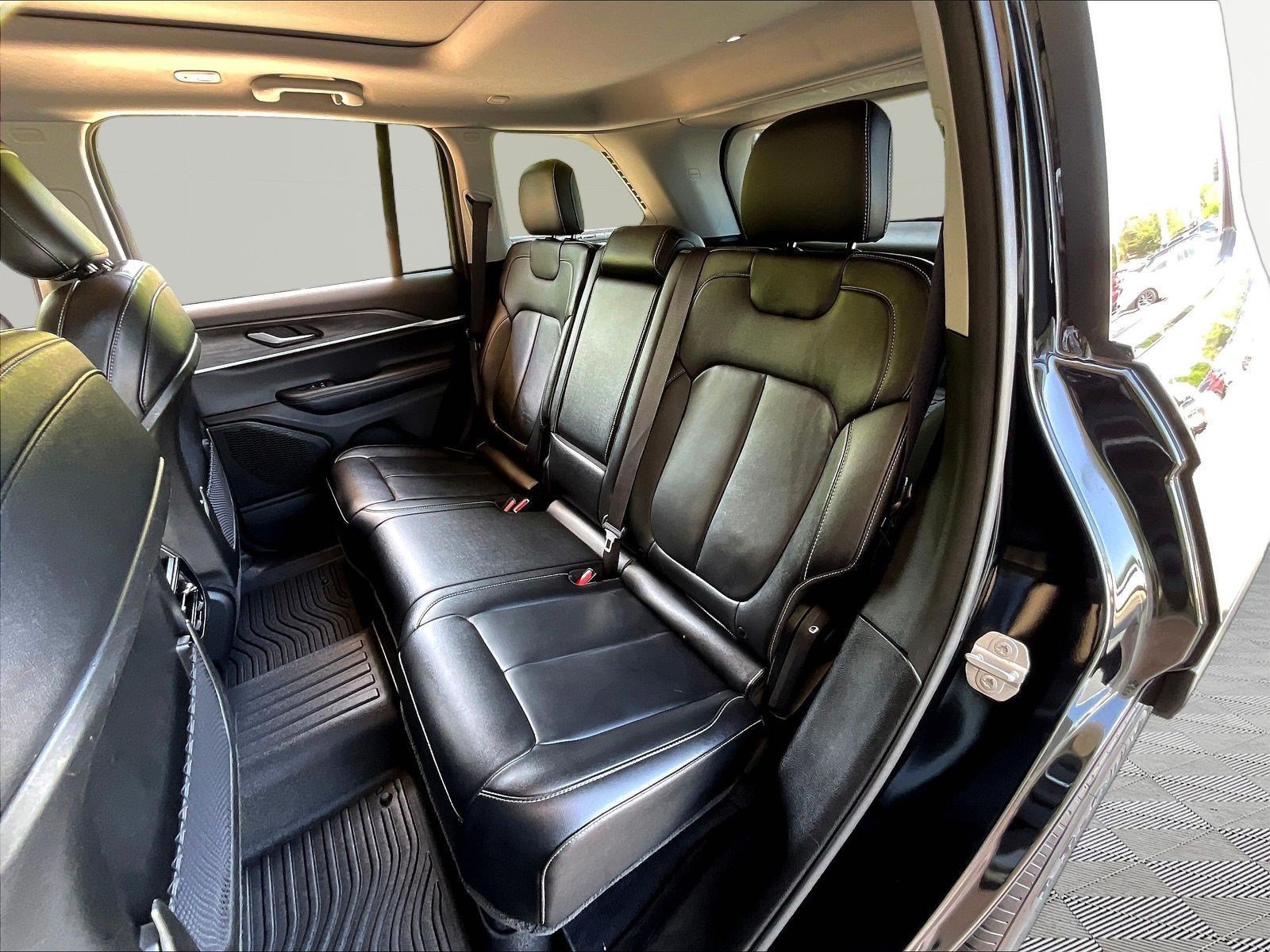 Used 2023 Jeep Grand Cherokee Limited AWD/4WD image 21