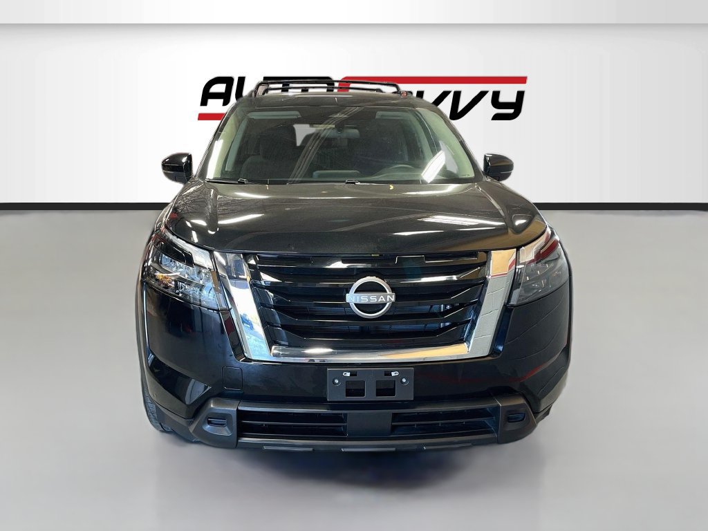 Used 2025 Nissan Pathfinder SV w/ Black Appearance Package AWD/4WD image 2