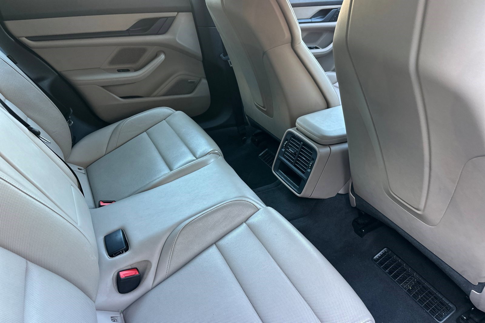 Used 2024 Porsche Taycan image 31